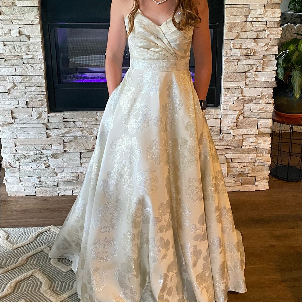 Jovani ivory w/metallic prom dress, size 0